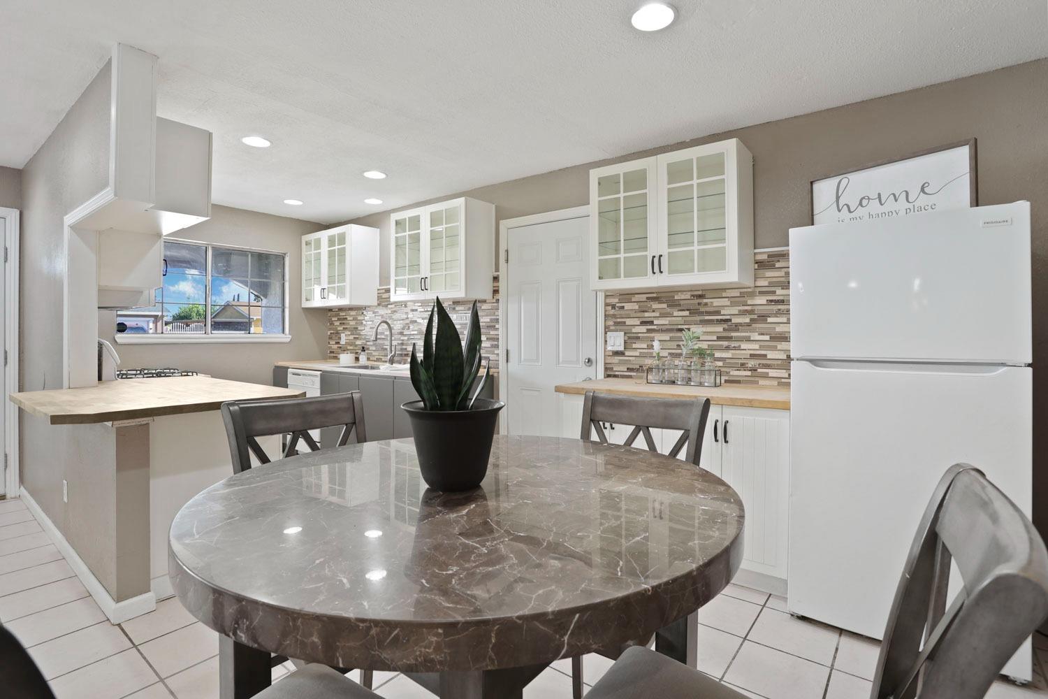 Detail Gallery Image 9 of 31 For 16201 Julie Ln, Lathrop,  CA 95330 - 3 Beds | 2 Baths