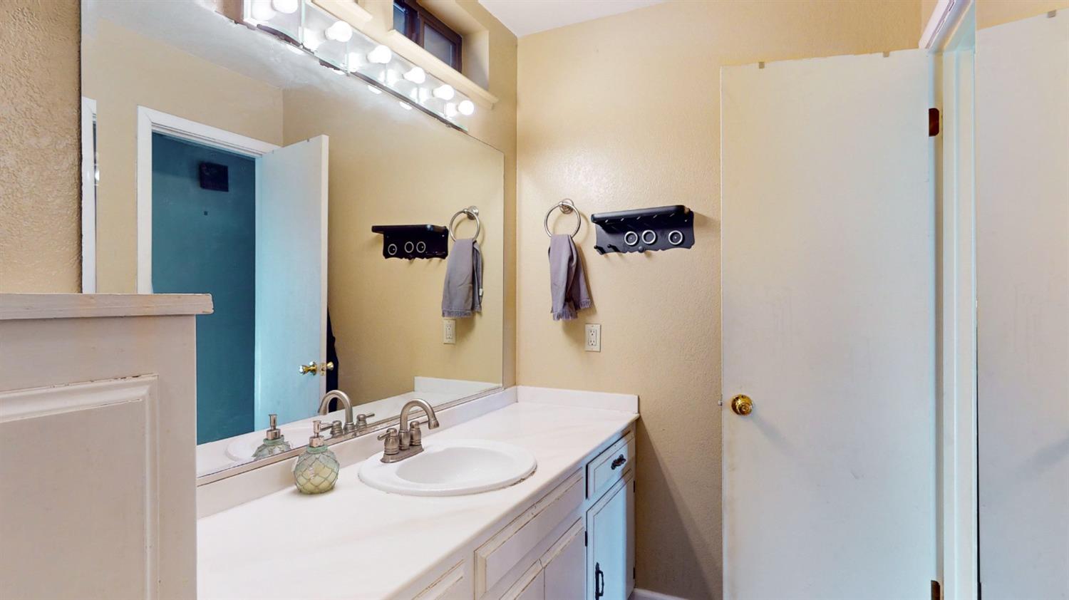 Detail Gallery Image 7 of 54 For 12510 Jayhawk Ct, Penn Valley,  CA 95946 - 3 Beds | 2 Baths