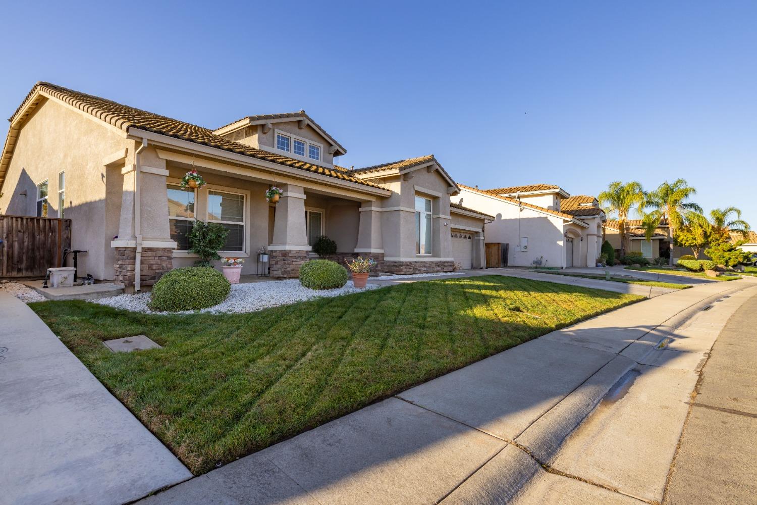 Detail Gallery Image 4 of 72 For 10050 Cameron Pines Way, Sacramento,  CA 95829 - 5 Beds | 3 Baths