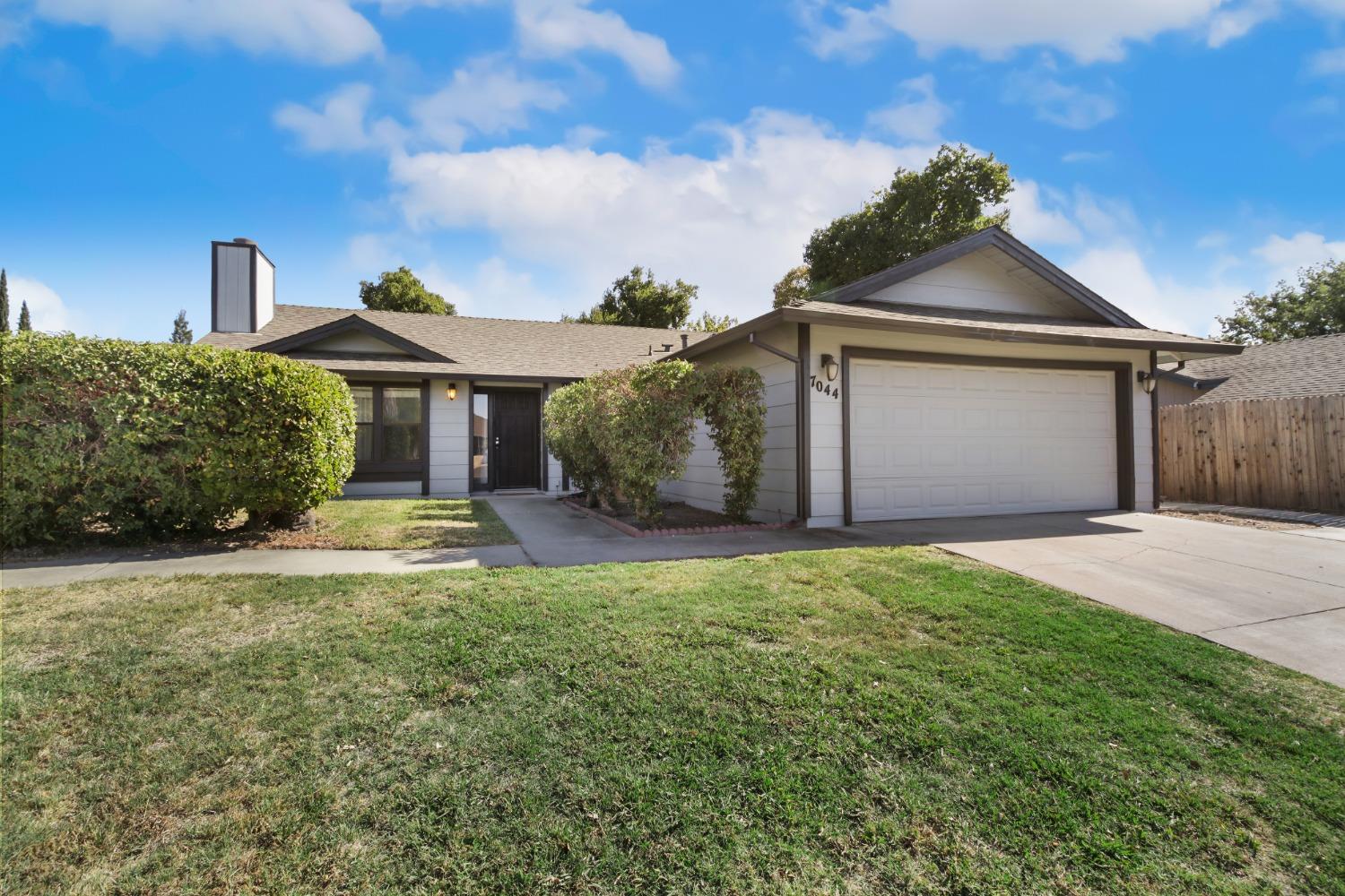 Detail Gallery Image 1 of 36 For 7044 Hollis Ct, Sacramento,  CA 95842 - 3 Beds | 2 Baths