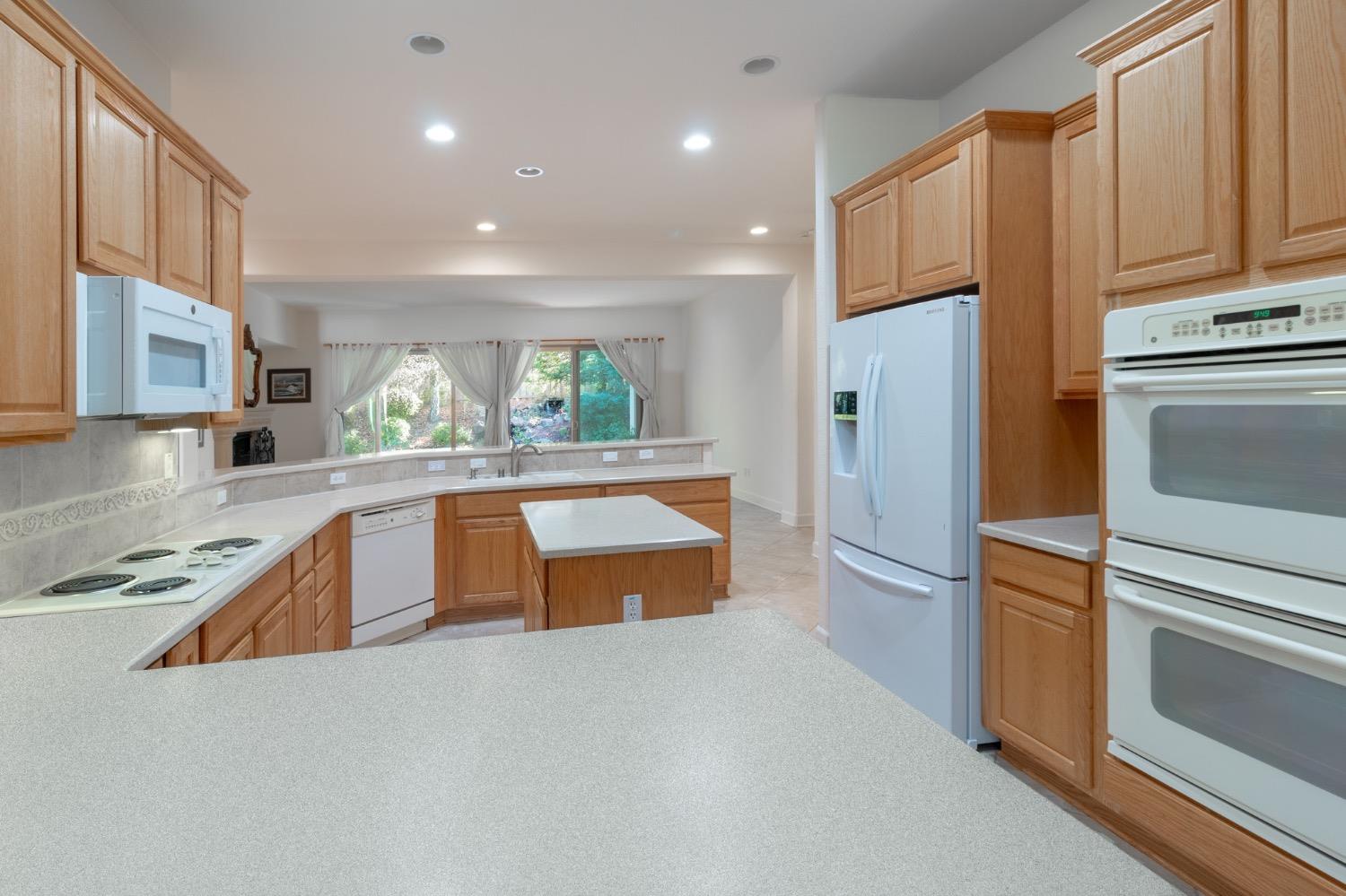 Detail Gallery Image 8 of 40 For 2690 Kingfisher Ln, Lincoln,  CA 95648 - 2 Beds | 2/1 Baths