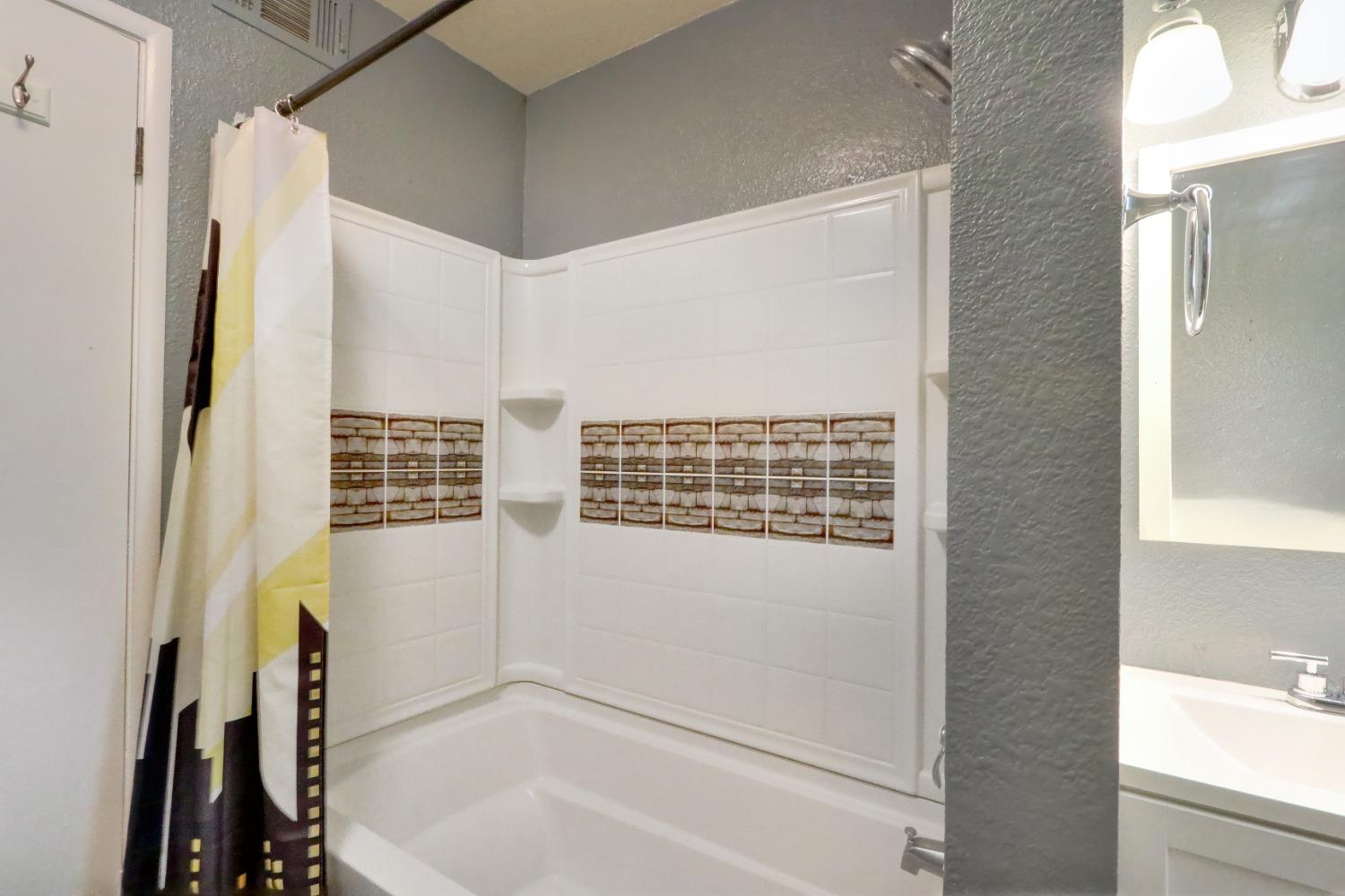 Detail Gallery Image 24 of 56 For 4101 Hollister Ave, Carmichael,  CA 95608 - 3 Beds | 2 Baths