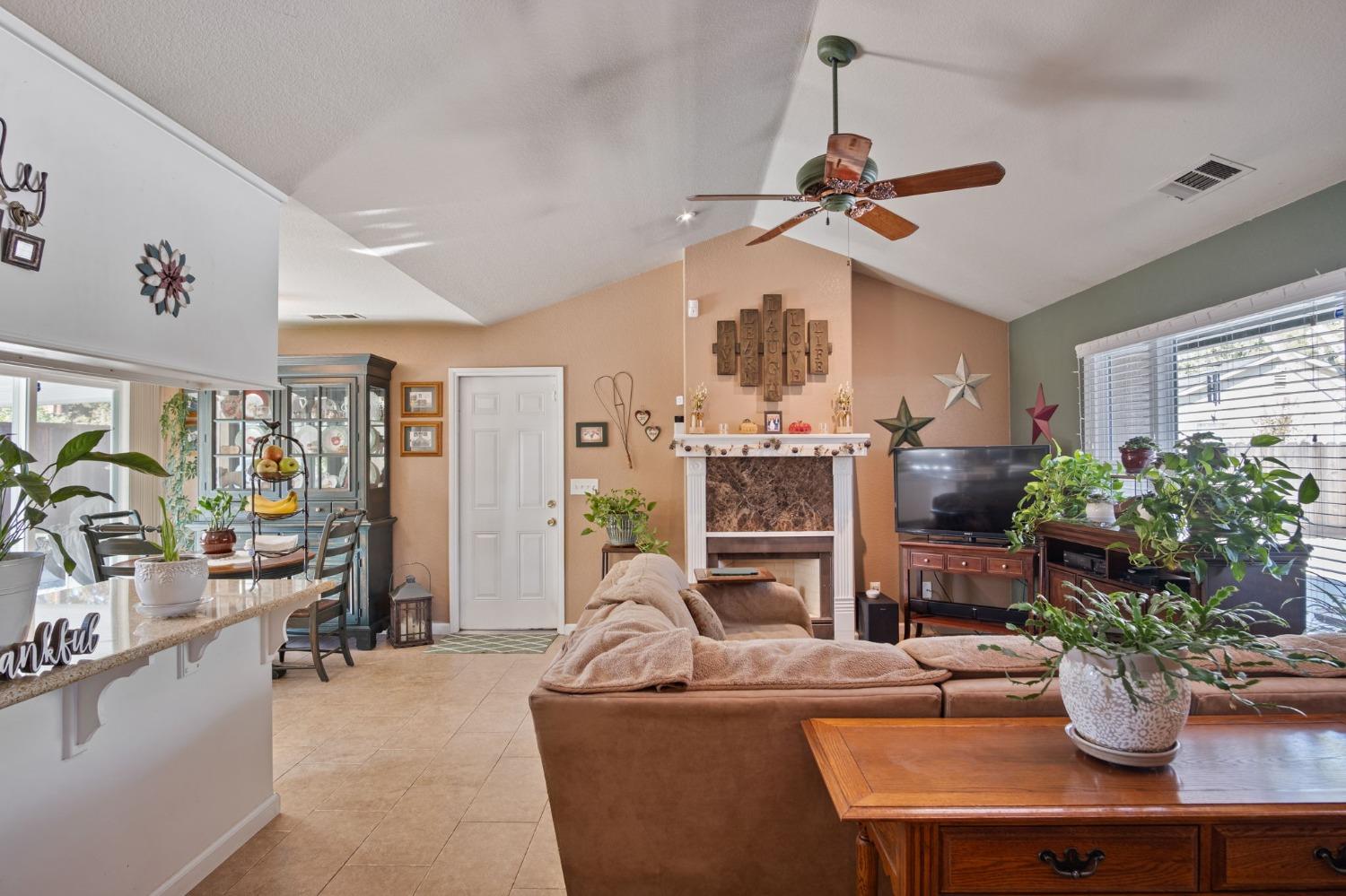 Detail Gallery Image 6 of 29 For 1314 Del Vista Ave, Modesto,  CA 95350 - 3 Beds | 2 Baths