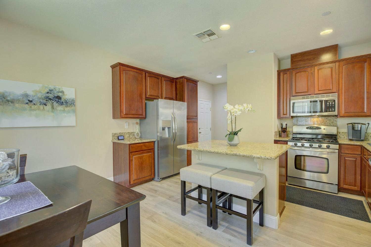 Detail Gallery Image 10 of 32 For 2050 Sierra View Cir #2,  Lincoln,  CA 95648 - 3 Beds | 2/1 Baths