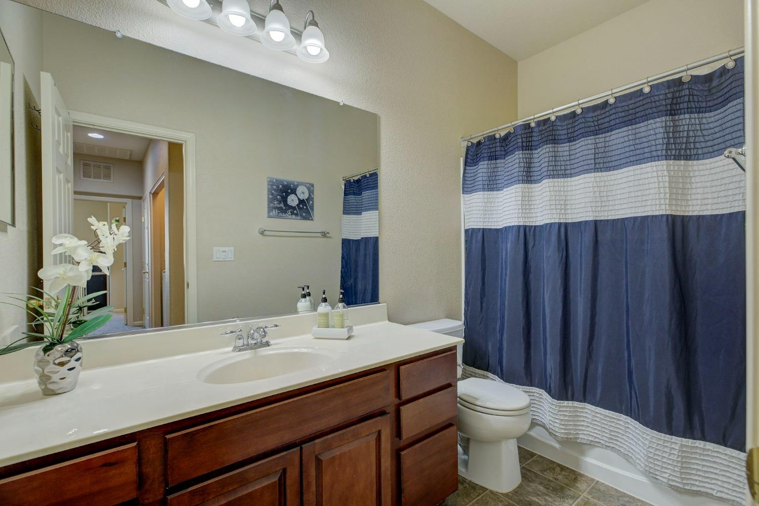 Detail Gallery Image 16 of 32 For 2050 Sierra View Cir #2,  Lincoln,  CA 95648 - 3 Beds | 2/1 Baths