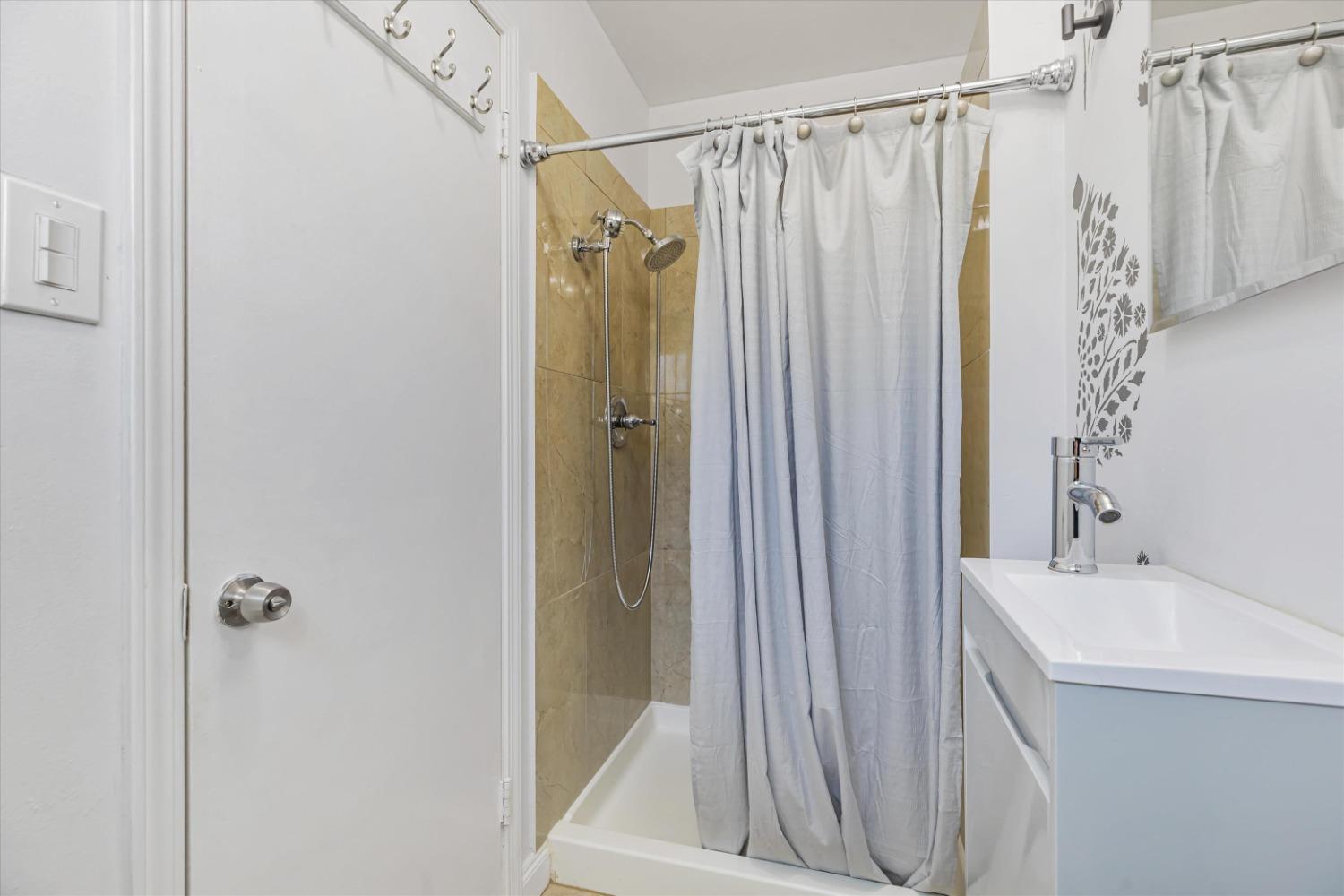 Detail Gallery Image 12 of 33 For 3633 Whitney Ave, Sacramento,  CA 95821 - 3 Beds | 2 Baths