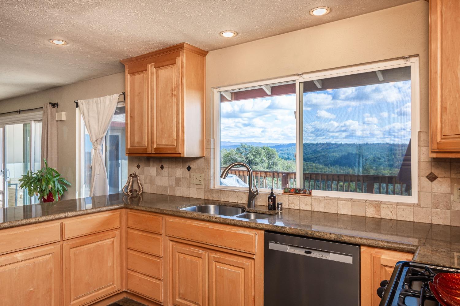 Detail Gallery Image 22 of 65 For 1606 Country Club Dr, Placerville,  CA 95667 - 3 Beds | 2 Baths