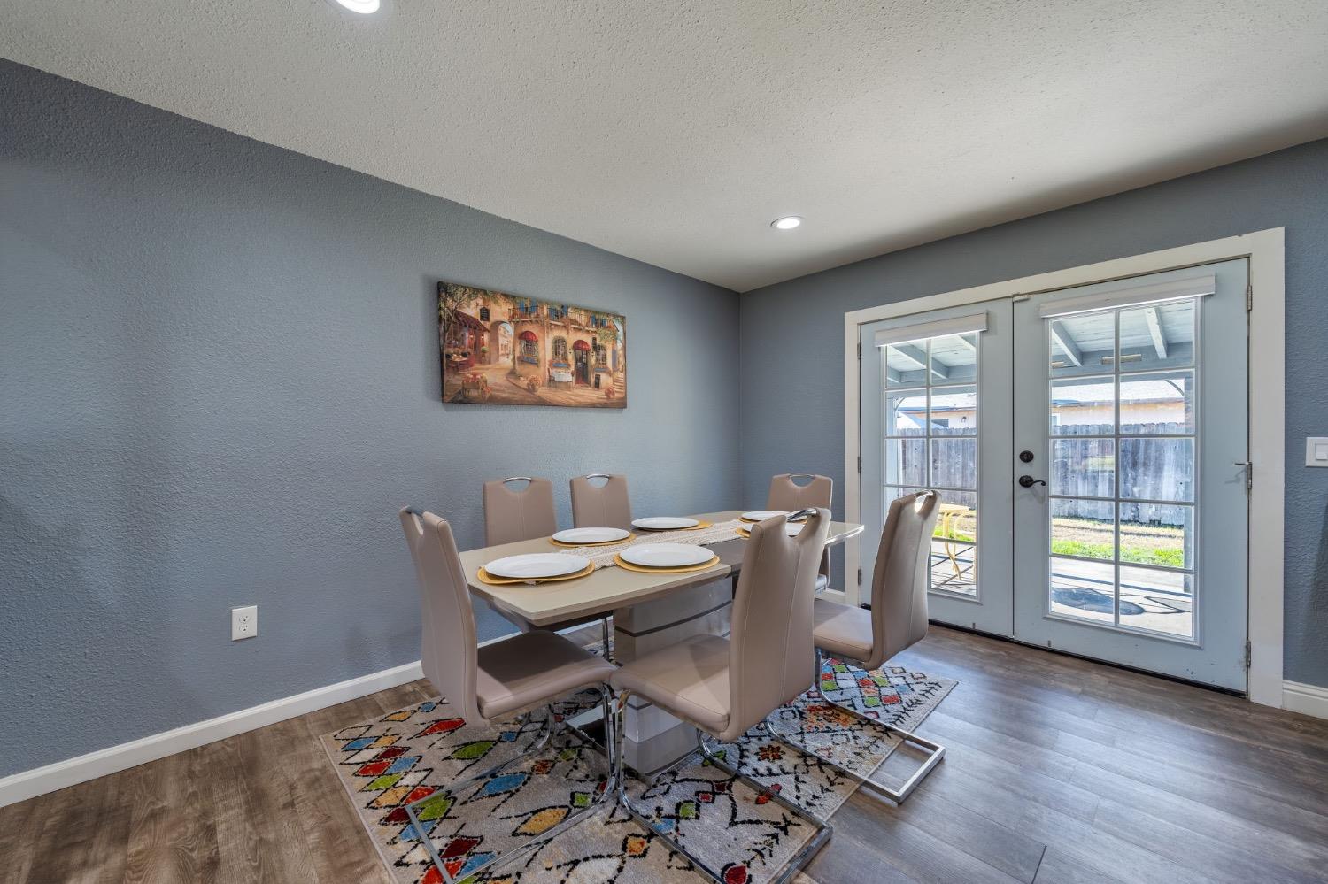 Detail Gallery Image 10 of 33 For 7366 22nd St, Sacramento,  CA 95822 - 3 Beds | 2 Baths