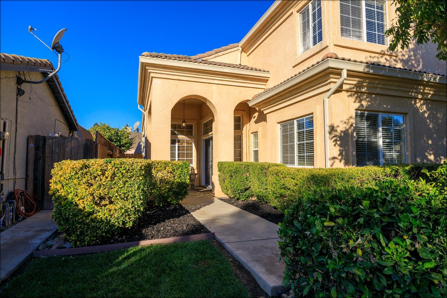 Detail Gallery Image 5 of 76 For 2121 Paramont Way, Modesto,  CA 95355 - 4 Beds | 3 Baths