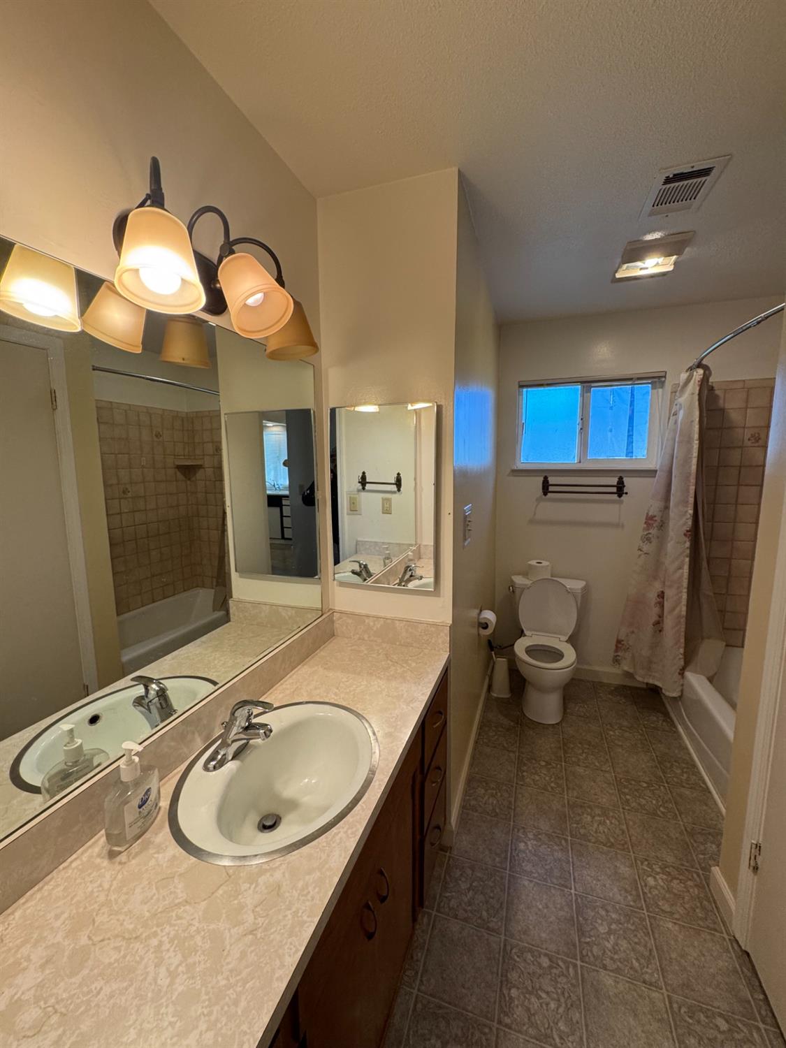 Detail Gallery Image 5 of 13 For 920 Snead Dr, Modesto,  CA 95351 - 3 Beds | 2 Baths