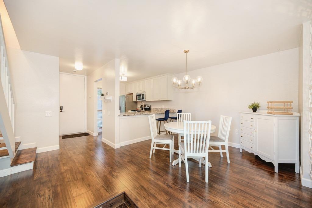 Detail Gallery Image 10 of 26 For 898 Woodside Ln #4,  Sacramento,  CA 95825 - 2 Beds | 2/1 Baths