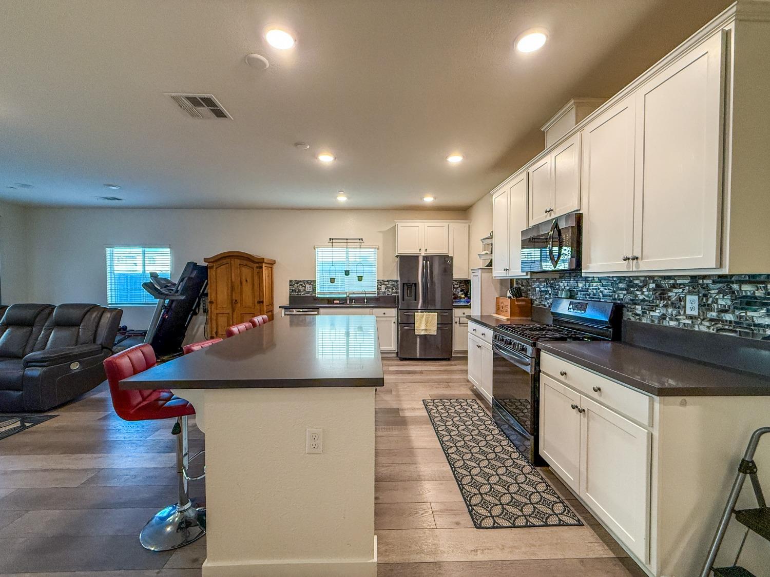 Detail Gallery Image 9 of 28 For 2117 Wooster Pl, Woodland,  CA 95776 - 3 Beds | 0/2 Baths