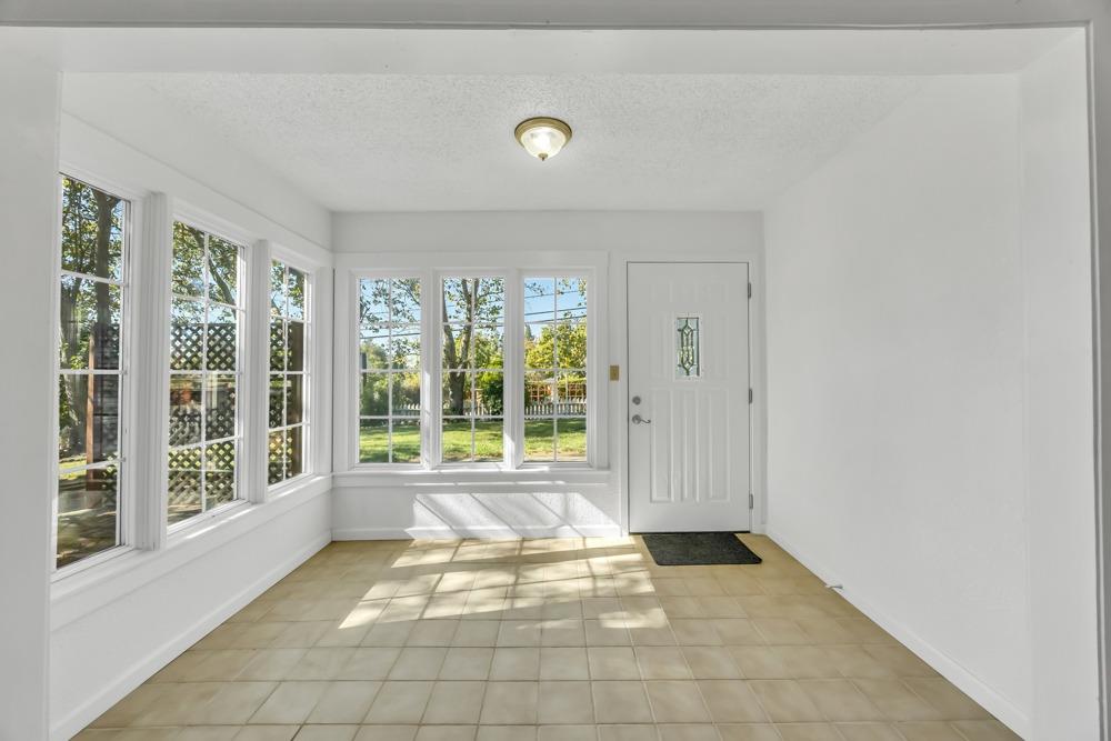 Detail Gallery Image 14 of 54 For 4200 New York Ave, Fair Oaks,  CA 95628 - 3 Beds | 2 Baths