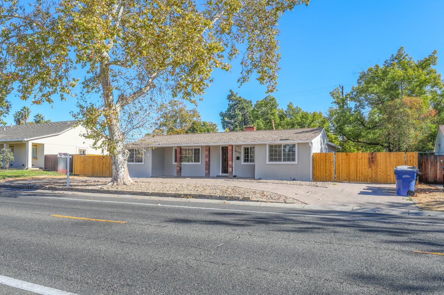 Detail Gallery Image 2 of 26 For 2670 Bell St, Sacramento,  CA 95821 - 3 Beds | 2 Baths