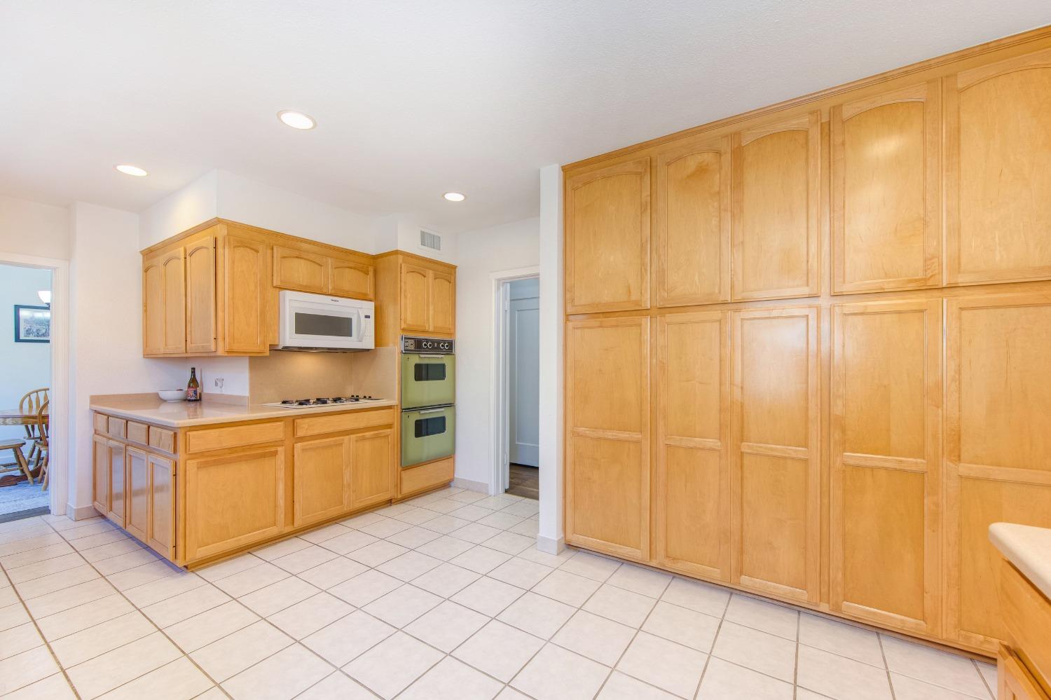 Detail Gallery Image 15 of 53 For 1553 Markham Way, Sacramento,  CA 95818 - 3 Beds | 2 Baths