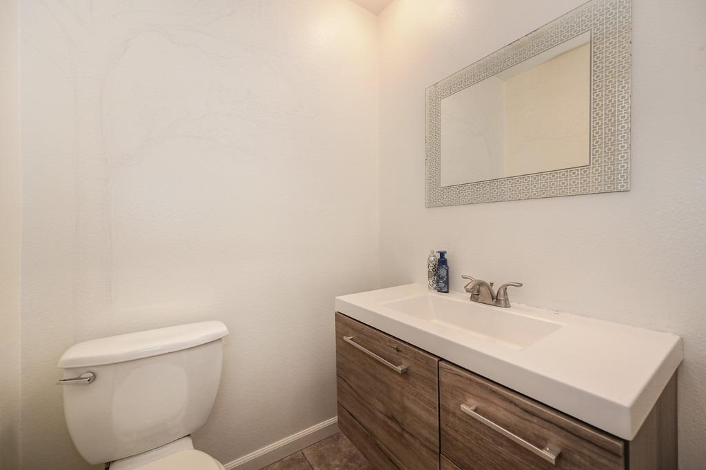 Detail Gallery Image 13 of 26 For 898 Woodside Ln #4,  Sacramento,  CA 95825 - 2 Beds | 2/1 Baths