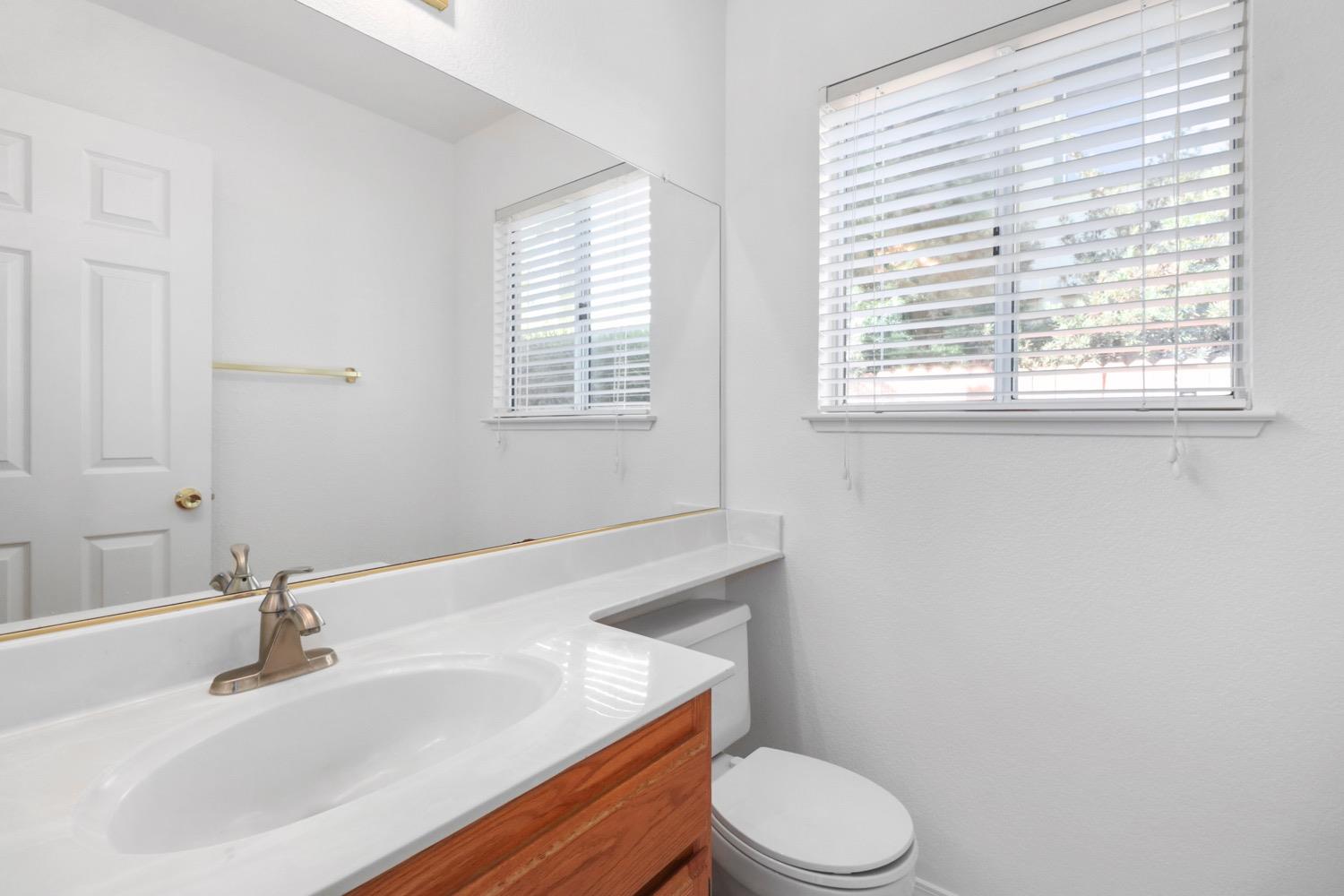 Detail Gallery Image 30 of 48 For 6111 Laguna Vale Way, Elk Grove,  CA 95758 - 3 Beds | 2/1 Baths