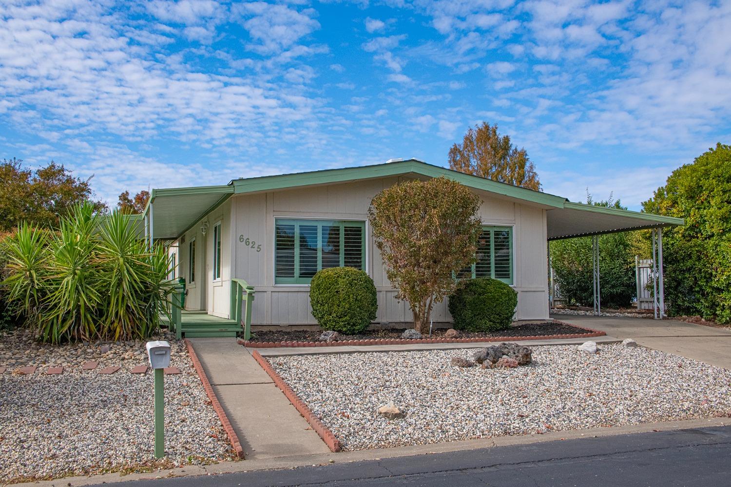 Detail Gallery Image 2 of 28 For 6625 Grosse Point Ct, Citrus Heights,  CA 95621 - 2 Beds | 2 Baths