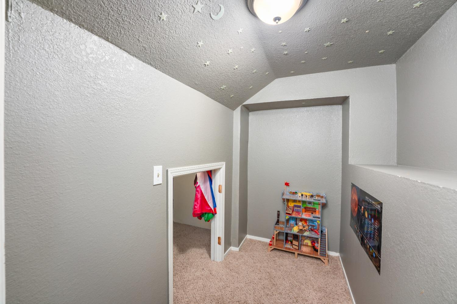 Detail Gallery Image 28 of 44 For 8488 Oakwind Ct, Orangevale,  CA 95662 - 4 Beds | 2/1 Baths