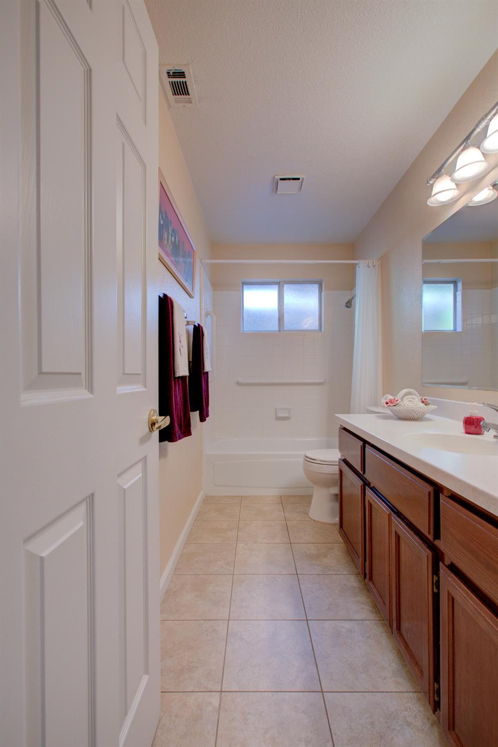 Detail Gallery Image 21 of 26 For 142 Benjamin Way, Turlock,  CA 95380 - 4 Beds | 2 Baths