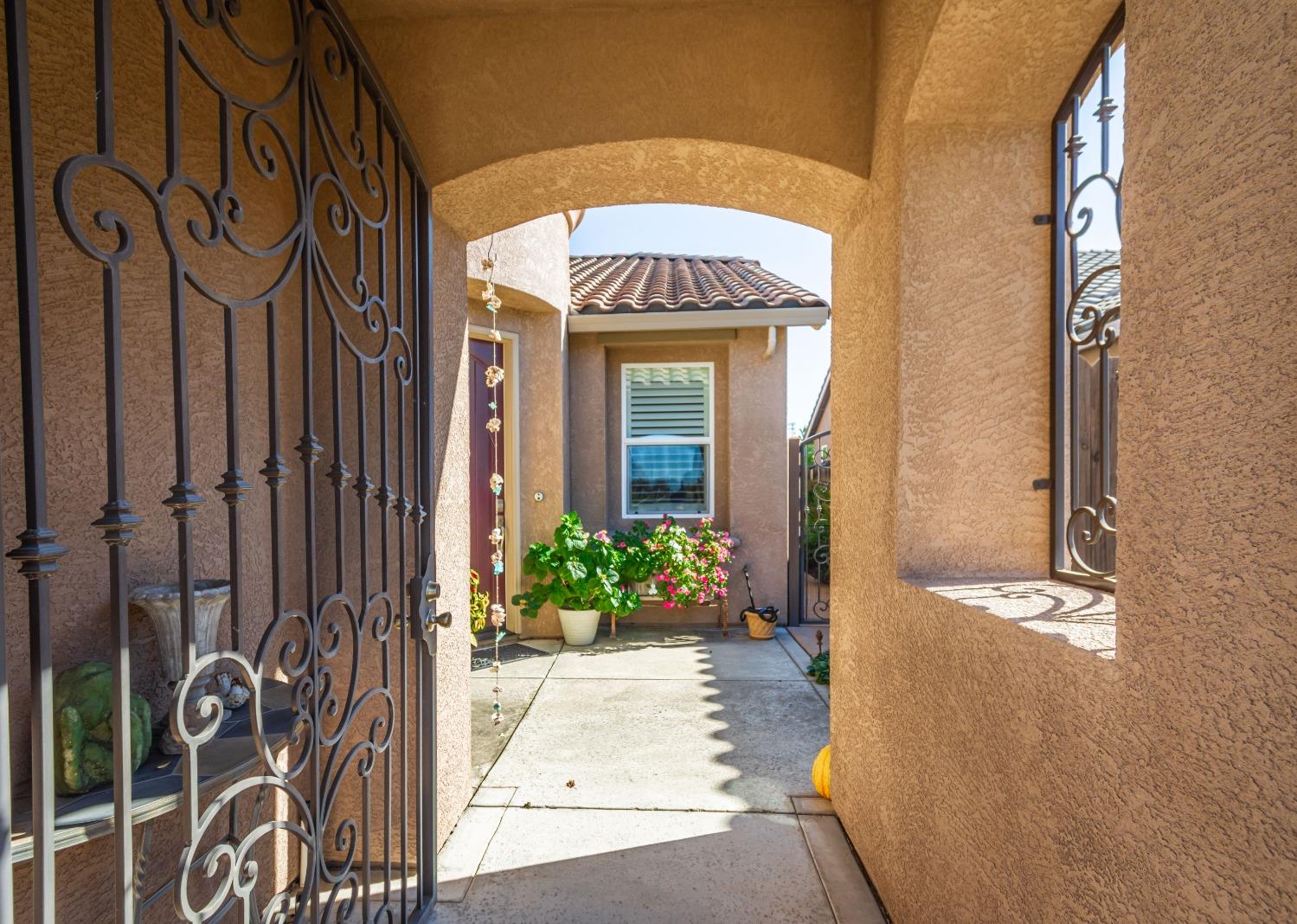 Detail Gallery Image 2 of 55 For 2258 Birmington Dr, Yuba City,  CA 95991 - 4 Beds | 2/1 Baths