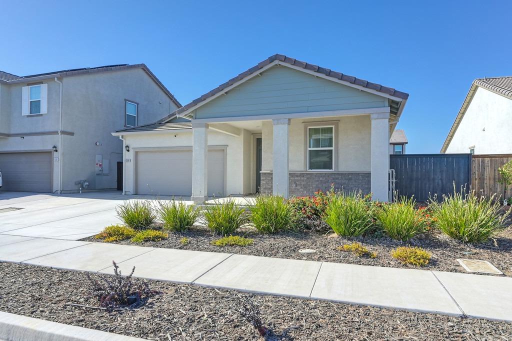 Detail Gallery Image 2 of 35 For 15343 Trolley St, Lathrop,  CA 95330 - 3 Beds | 2 Baths