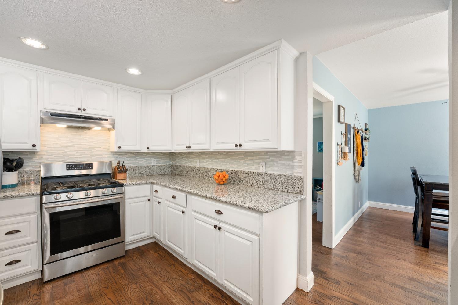 Detail Gallery Image 7 of 44 For 8488 Oakwind Ct, Orangevale,  CA 95662 - 4 Beds | 2/1 Baths