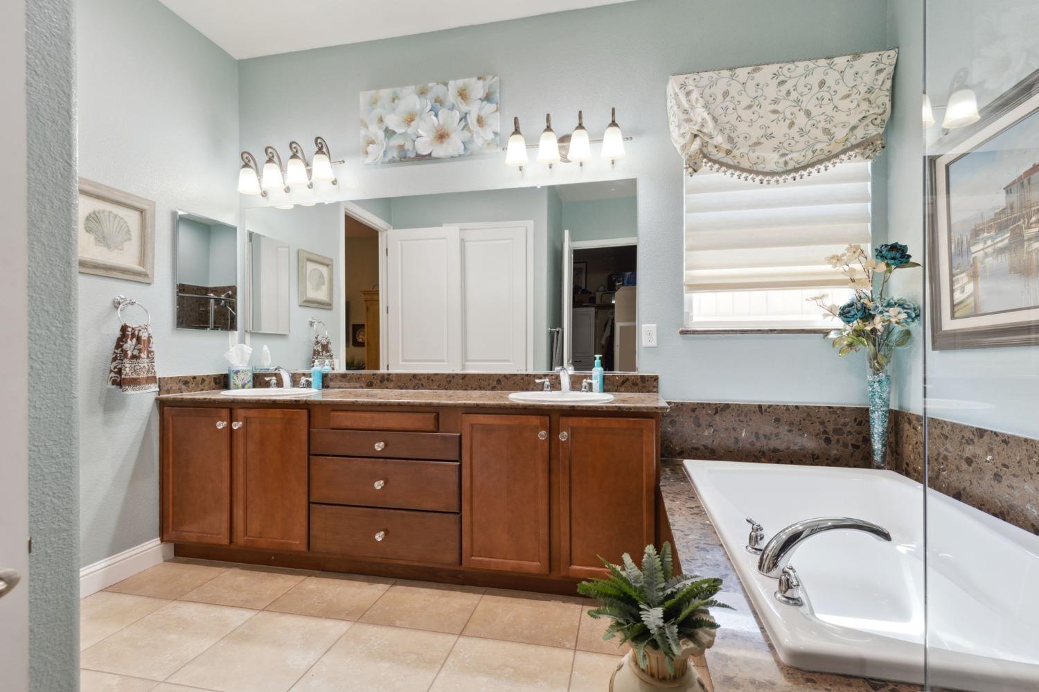 Detail Gallery Image 9 of 16 For 3390 Kennerleigh Pkwy, Roseville,  CA 95747 - 2 Beds | 2 Baths