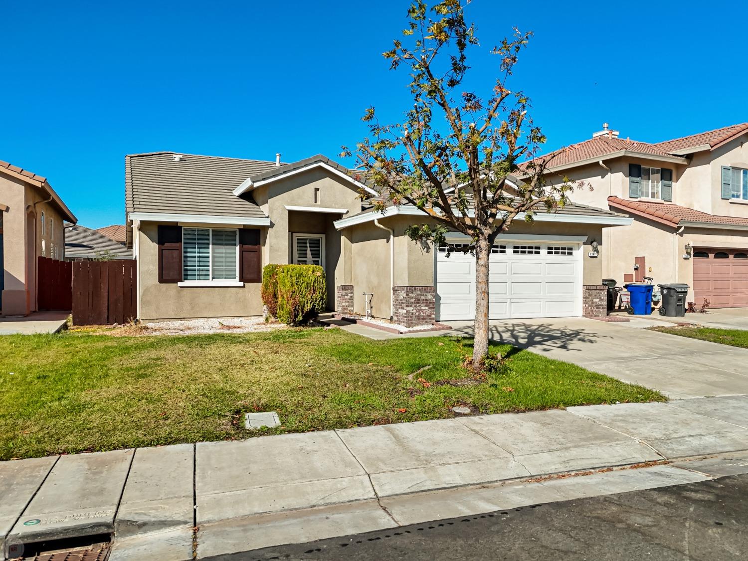 Detail Gallery Image 3 of 37 For 13411 Pipestone St, Lathrop,  CA 95330 - 3 Beds | 2 Baths