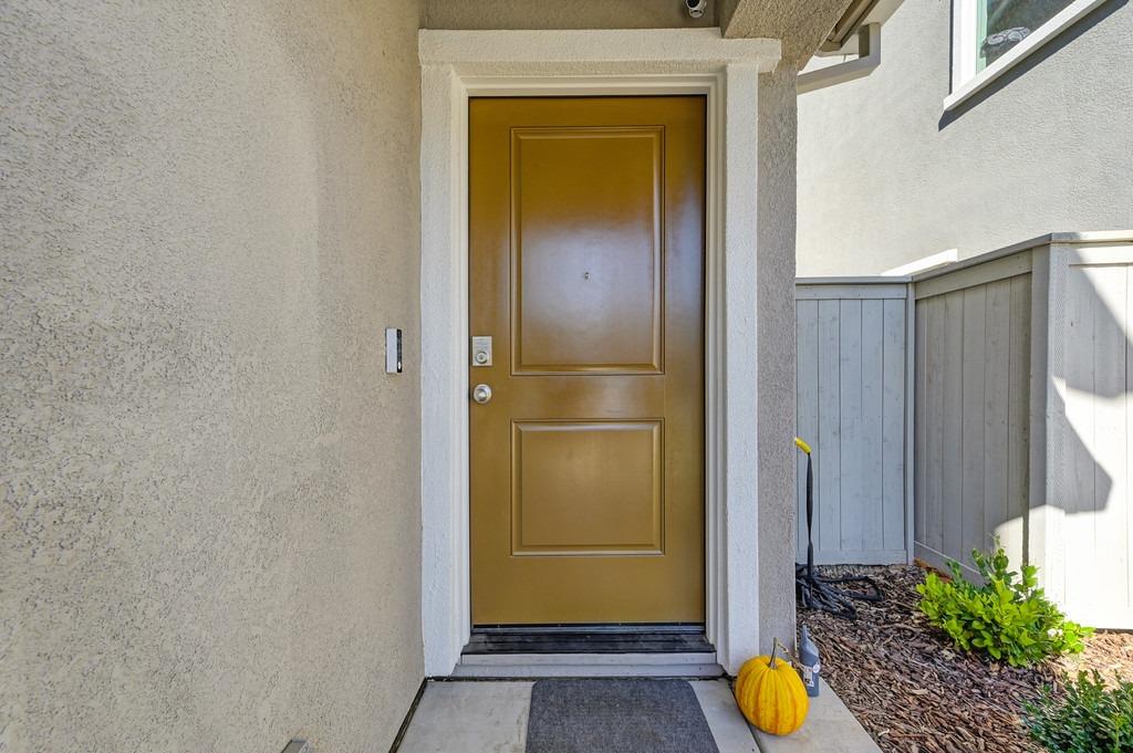 Detail Gallery Image 12 of 34 For 2064 Shady Tree Cir, Roseville,  CA 95747 - 3 Beds | 2/1 Baths