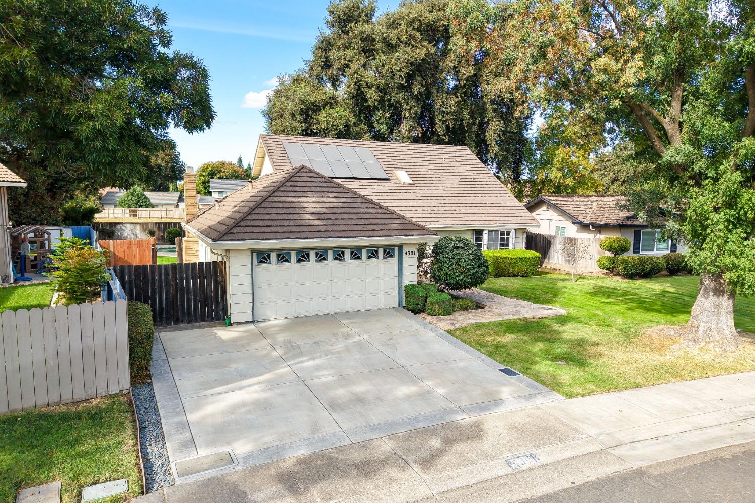 Detail Gallery Image 1 of 26 For 4301 Boulder Creek Cir, Stockton,  CA 95219 - 5 Beds | 3 Baths