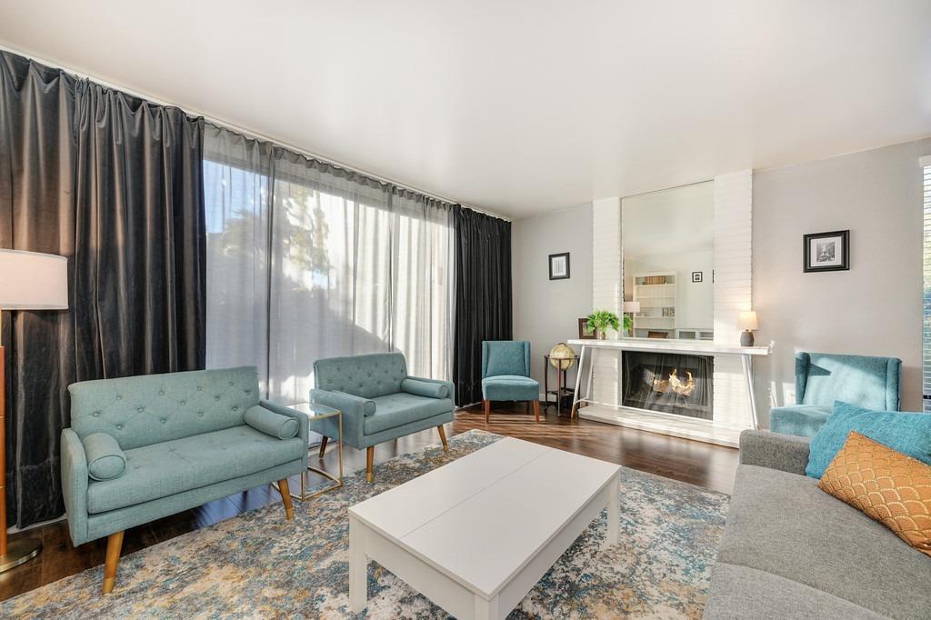 Detail Gallery Image 6 of 26 For 898 Woodside Ln #4,  Sacramento,  CA 95825 - 2 Beds | 2/1 Baths