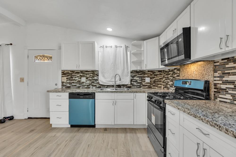 Detail Gallery Image 14 of 31 For 5813 Garibaldi, Sacramento,  CA 95824 - 3 Beds | 1 Baths