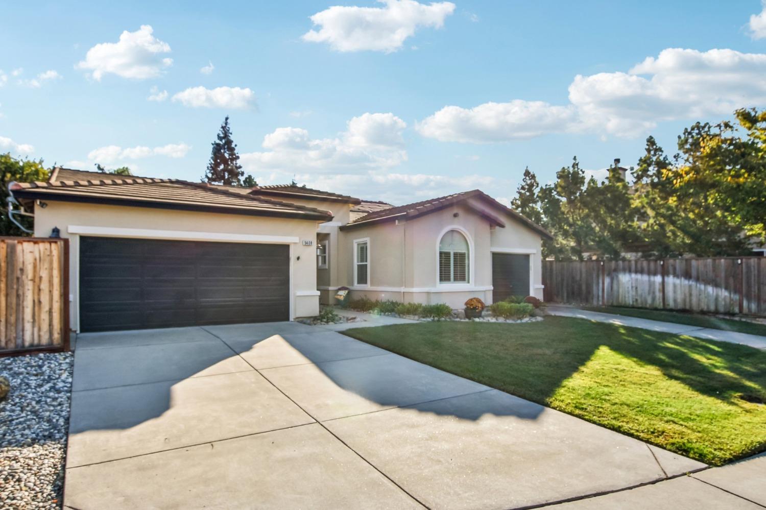 Detail Gallery Image 2 of 50 For 9408 Riversbend Ct, Elk Grove,  CA 95624 - 4 Beds | 3/1 Baths