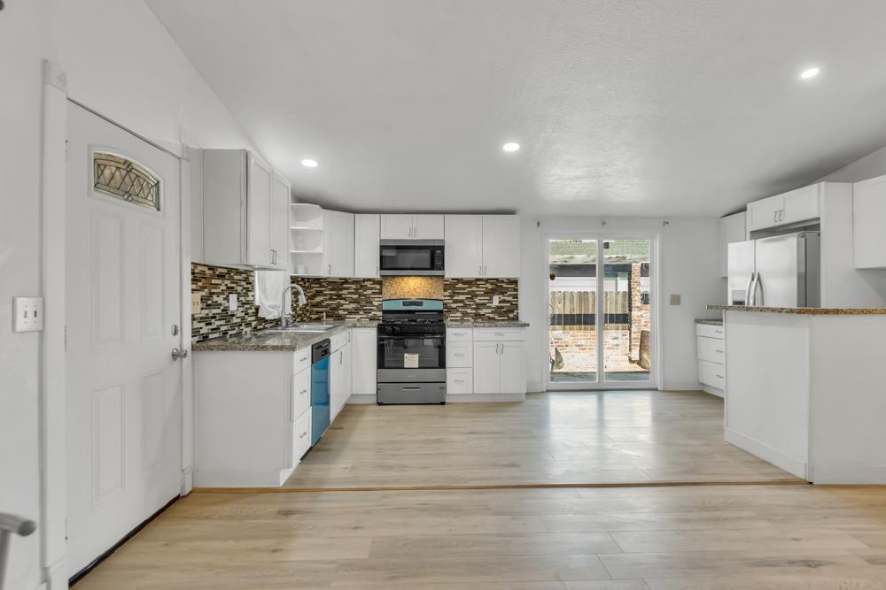 Detail Gallery Image 10 of 31 For 5813 Garibaldi, Sacramento,  CA 95824 - 3 Beds | 1 Baths