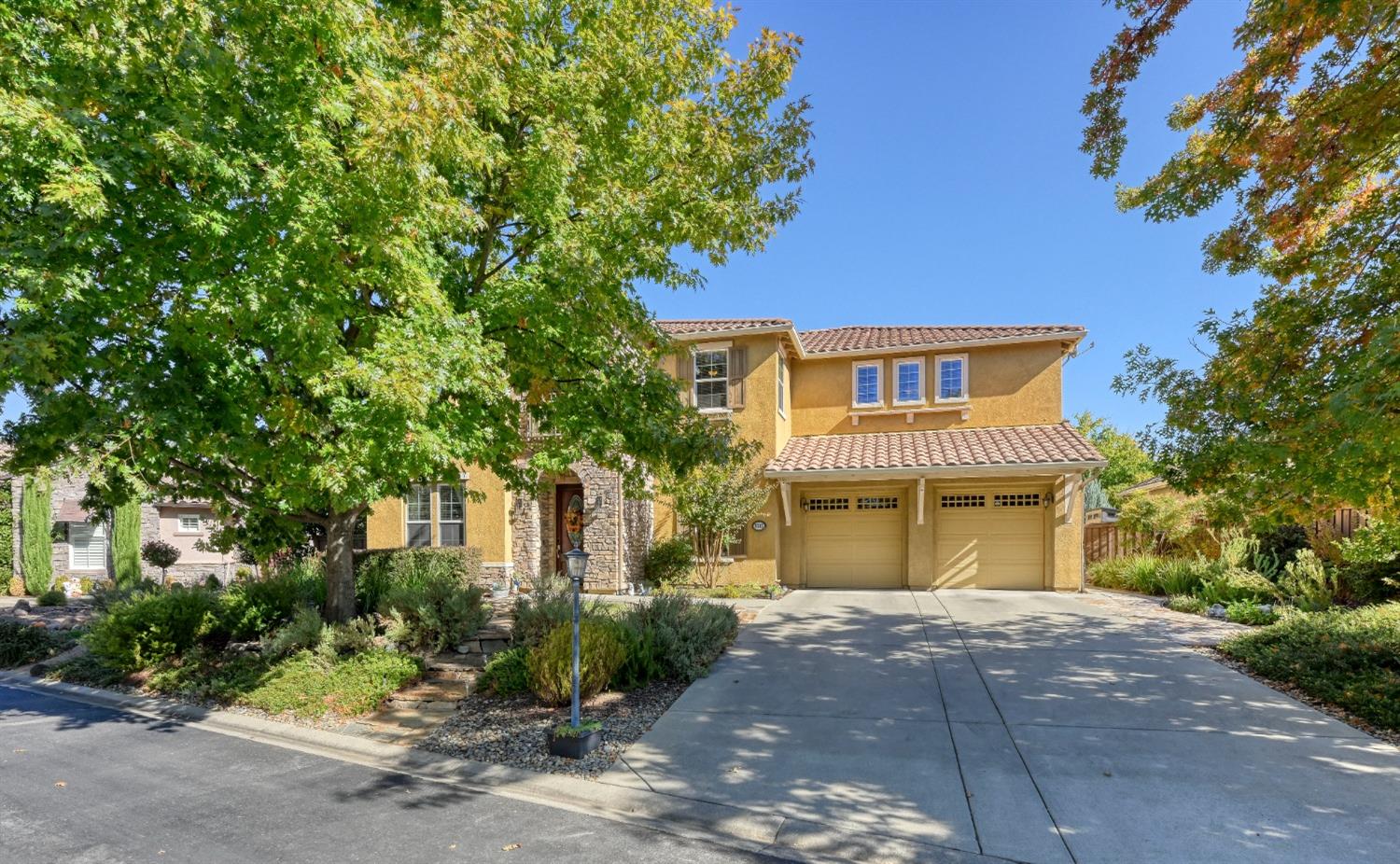 Detail Gallery Image 2 of 64 For 9312 Parkstone Cir, Roseville,  CA 95747 - 4 Beds | 4 Baths