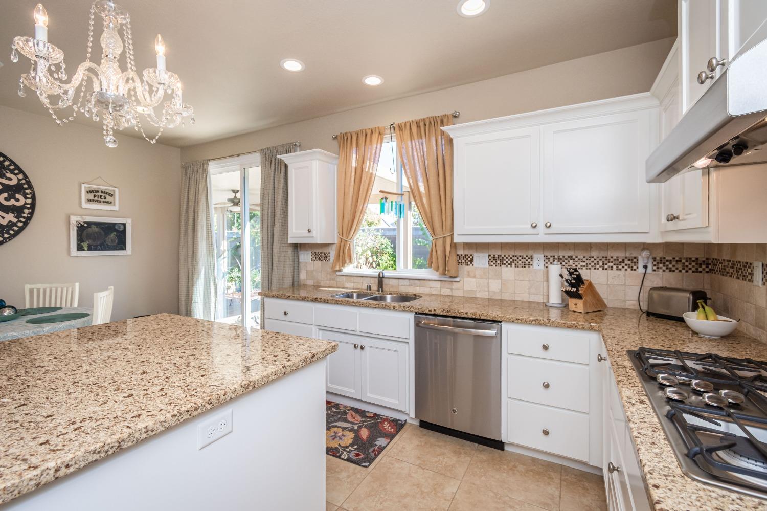 Detail Gallery Image 17 of 55 For 2258 Birmington Dr, Yuba City,  CA 95991 - 4 Beds | 2/1 Baths