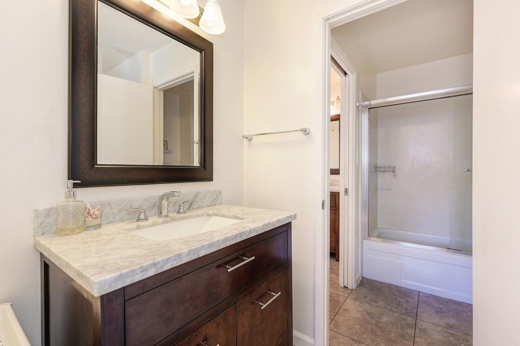 Detail Gallery Image 20 of 26 For 898 Woodside Ln #4,  Sacramento,  CA 95825 - 2 Beds | 2/1 Baths