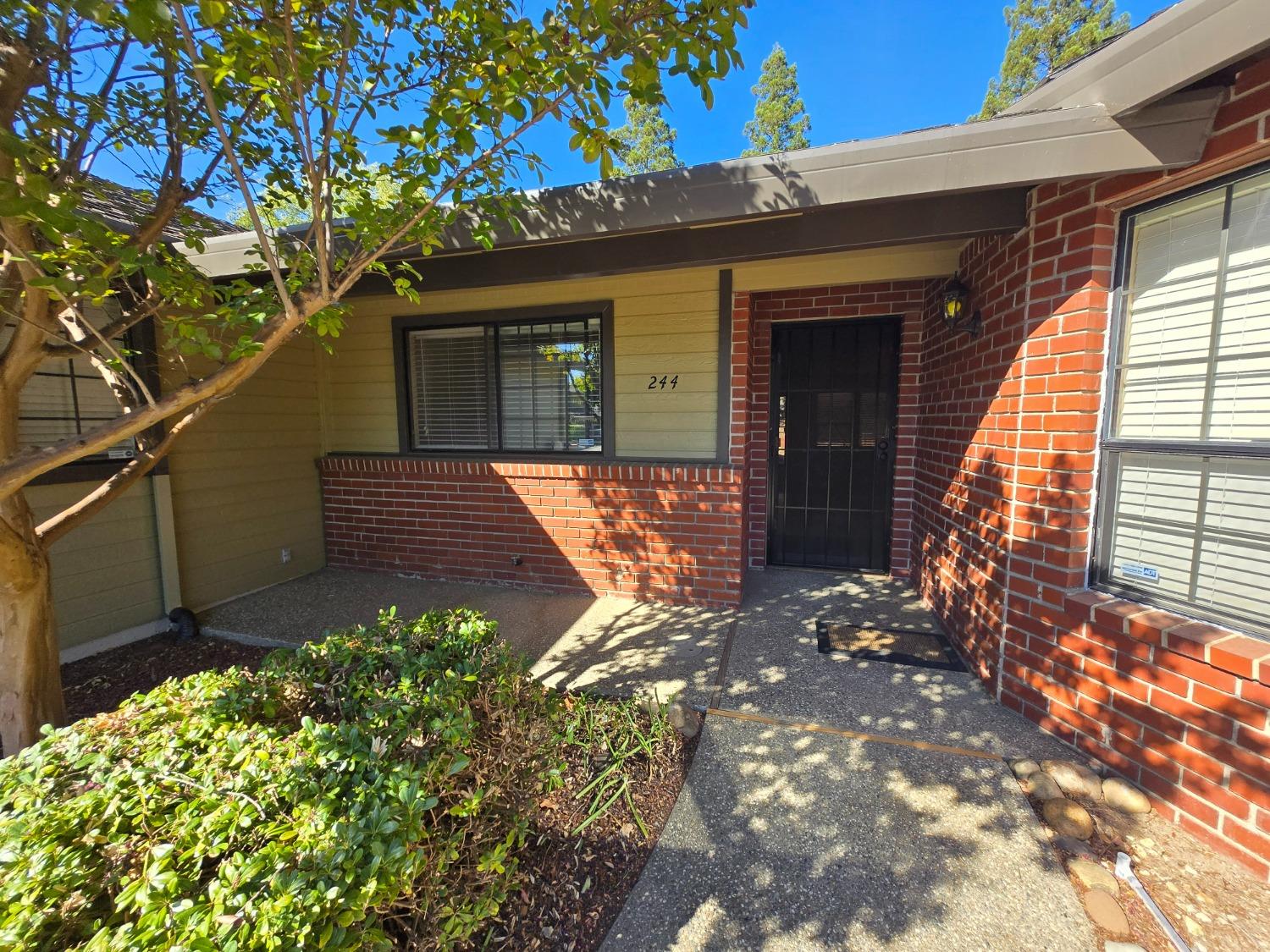 Detail Gallery Image 5 of 44 For 244 Firestone Dr, Roseville,  CA 95678 - 3 Beds | 2 Baths