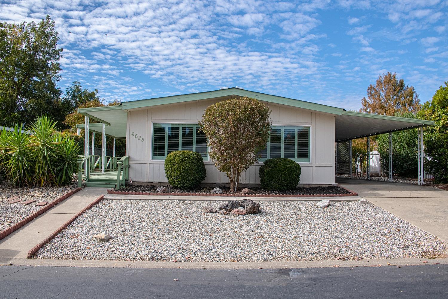 Detail Gallery Image 1 of 28 For 6625 Grosse Point Ct, Citrus Heights,  CA 95621 - 2 Beds | 2 Baths