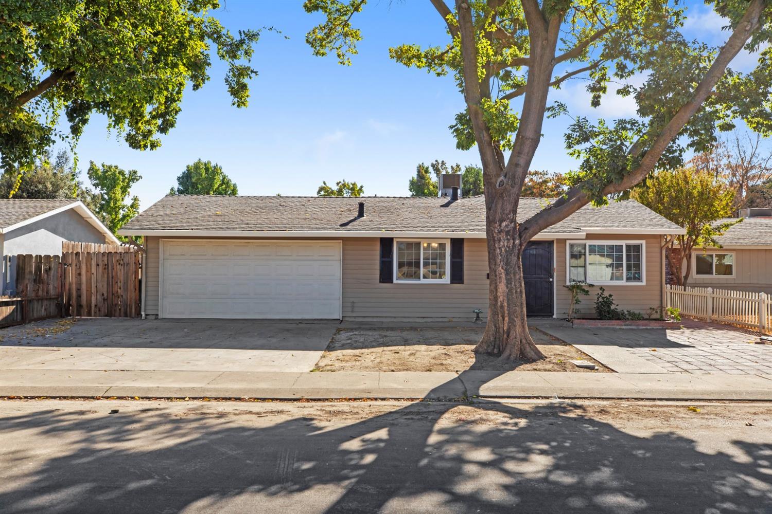 Detail Gallery Image 1 of 29 For 1704 Tulane Dr, Modesto,  CA 95355 - 4 Beds | 2 Baths