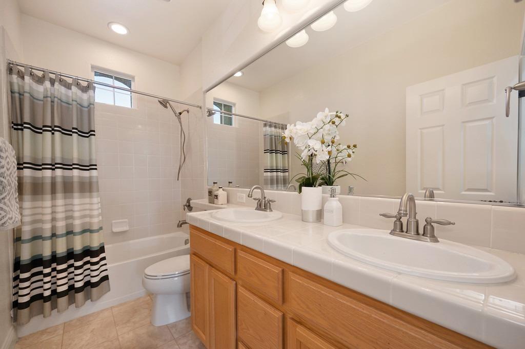 Detail Gallery Image 25 of 44 For 4107 Borderlands Dr, Rancho Cordova,  CA 95742 - 3 Beds | 2/1 Baths