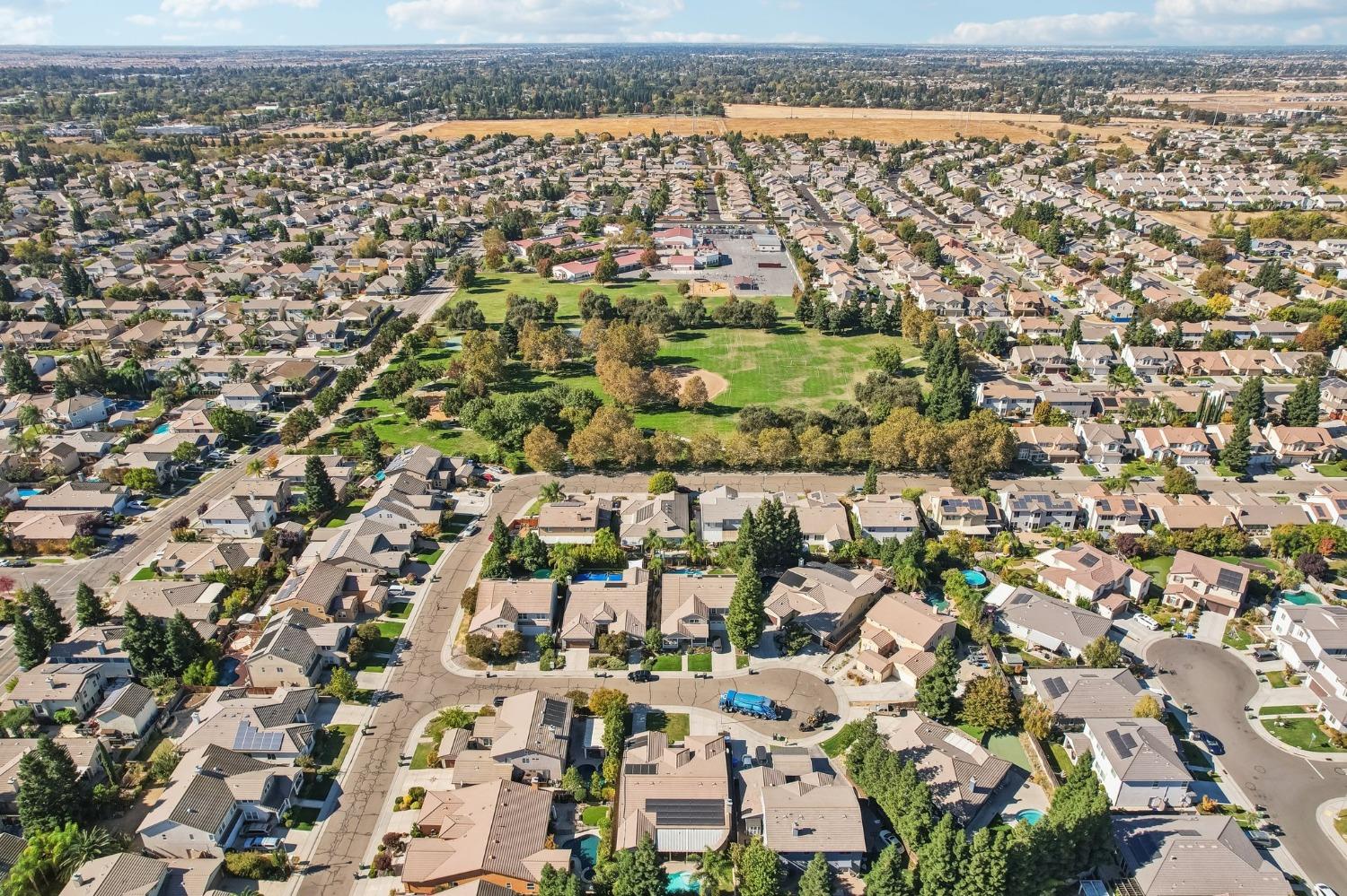 Detail Gallery Image 47 of 50 For 9408 Riversbend Ct, Elk Grove,  CA 95624 - 4 Beds | 3/1 Baths