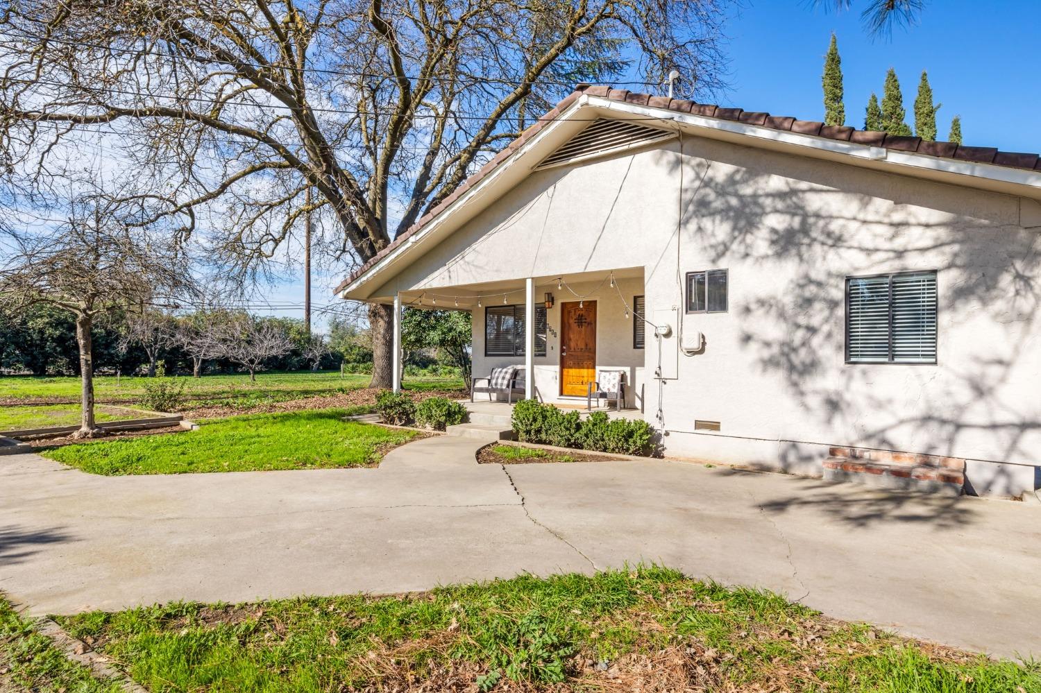 Detail Gallery Image 5 of 93 For 8711 Bradshaw Rd, Elk Grove,  CA 95624 - 4 Beds | 3 Baths