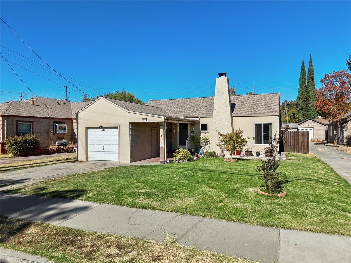 Detail Gallery Image 2 of 50 For 1879 W Harding Way, Stockton,  CA 95203 - 2 Beds | 2 Baths