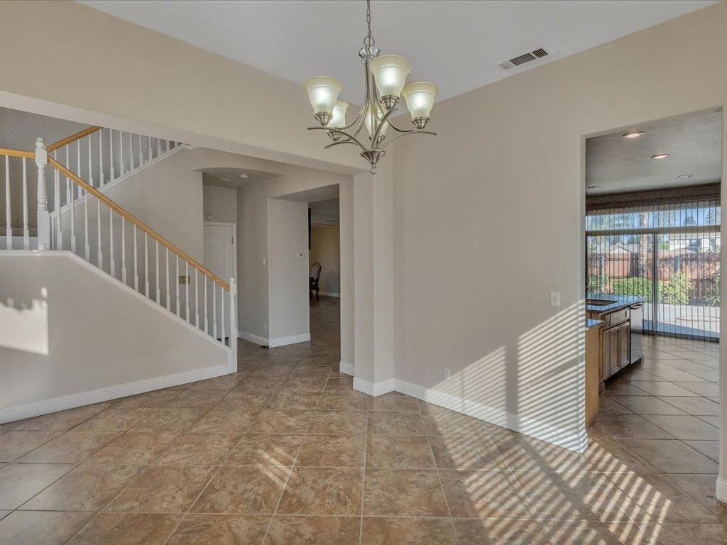 Detail Gallery Image 12 of 41 For 790 Silverado Dr, Manteca,  CA 95337 - 6 Beds | 2/1 Baths