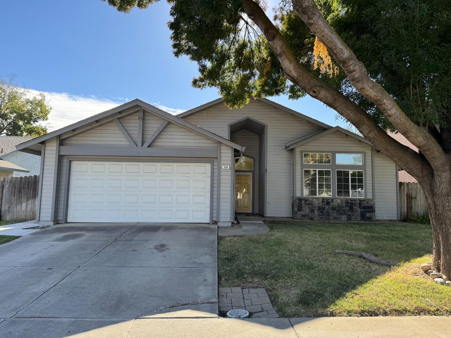 Detail Gallery Image 1 of 21 For 532 Westfield Pl, Patterson,  CA 95363 - 3 Beds | 2 Baths