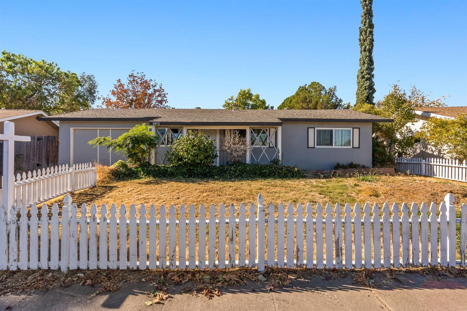 Detail Gallery Image 1 of 33 For 6912 Treelark Way, Citrus Heights,  CA 95621 - 3 Beds | 1 Baths