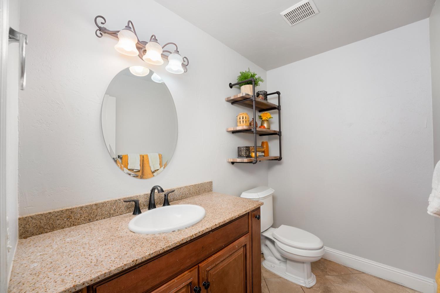 Detail Gallery Image 20 of 44 For 8488 Oakwind Ct, Orangevale,  CA 95662 - 4 Beds | 2/1 Baths