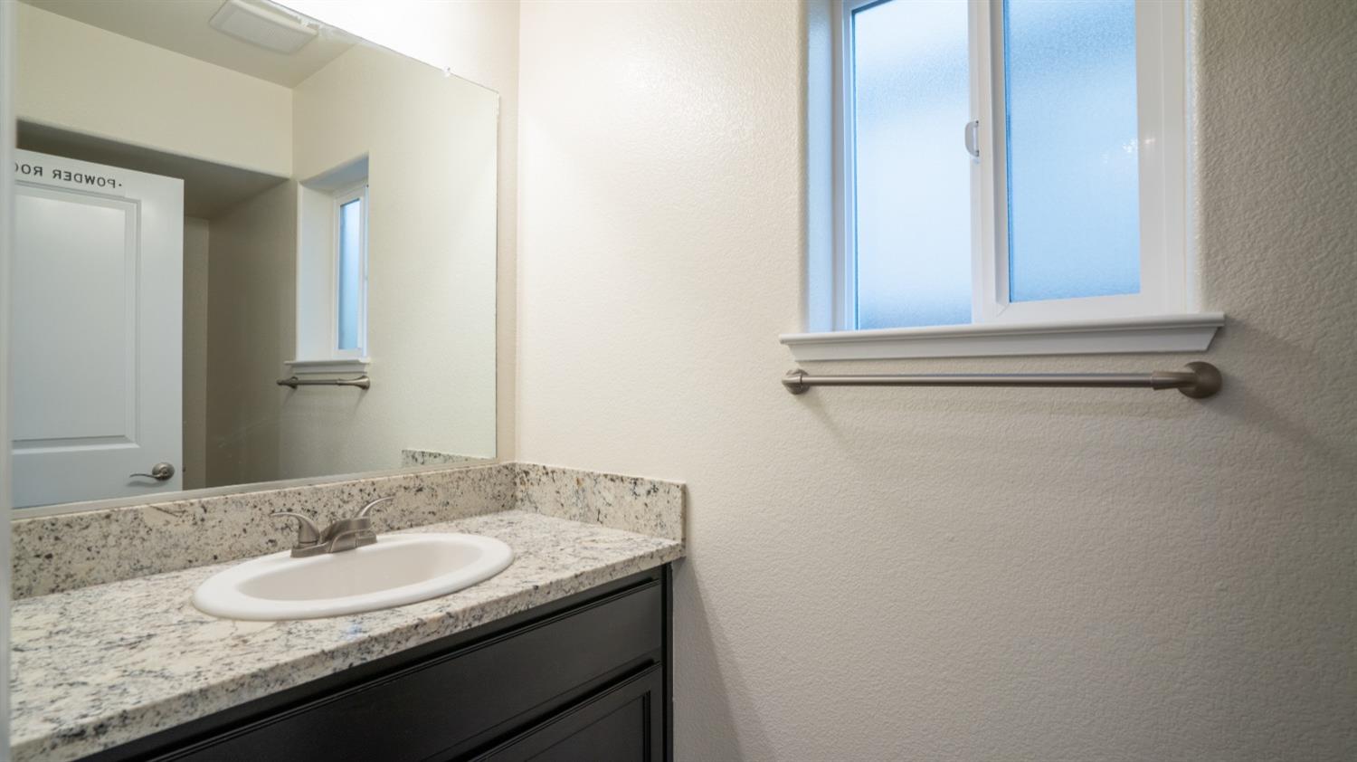 Detail Gallery Image 6 of 33 For 715 Phillipi Way, Sacramento,  CA 95838 - 4 Beds | 2/1 Baths